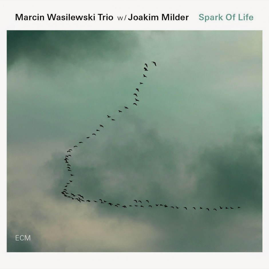 Marcin Wasilewski Trio w: Joakim Milder : Spark Of Life